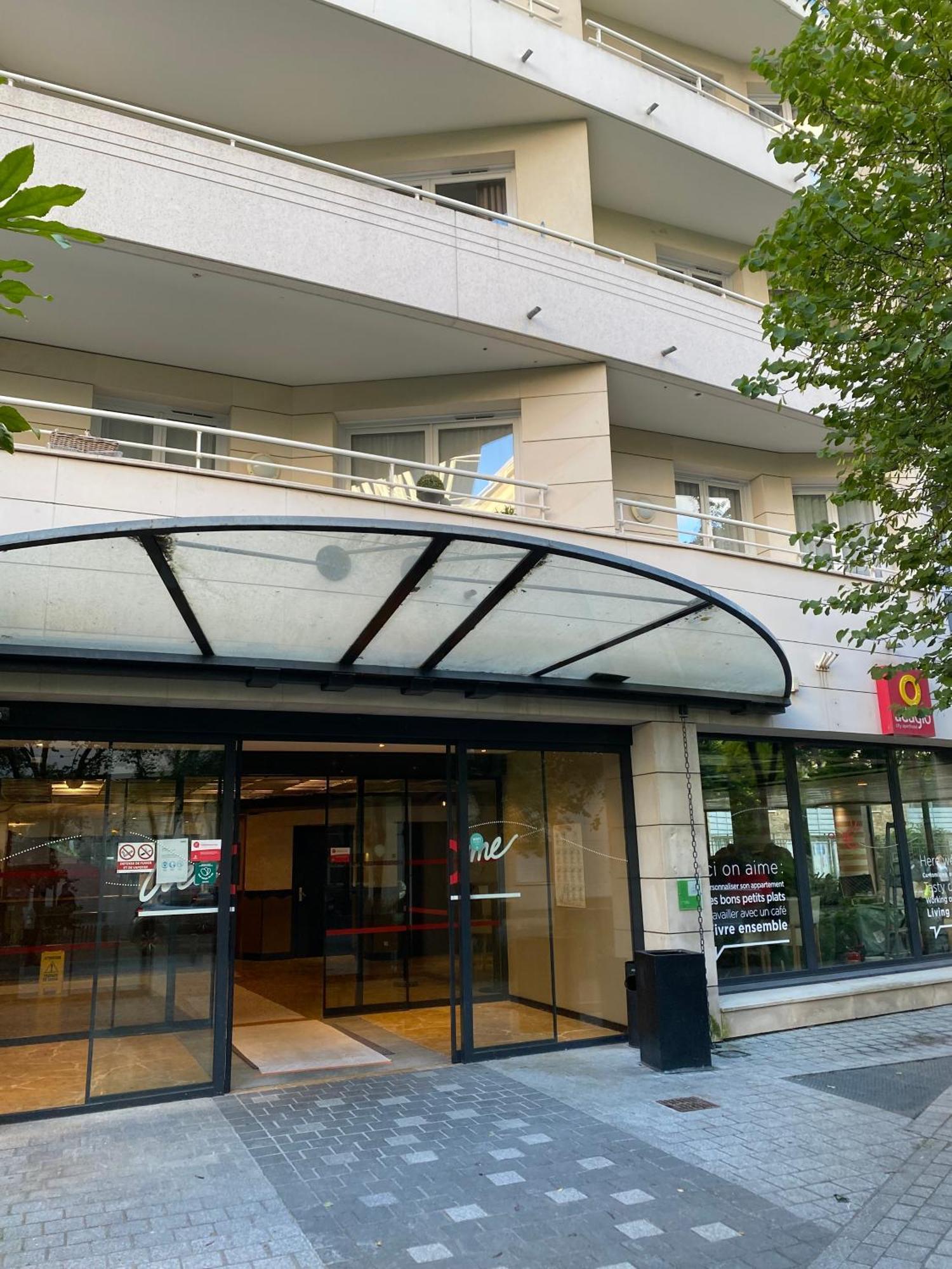 Cosy Apartment In La Defense Курбьовоа Екстериор снимка